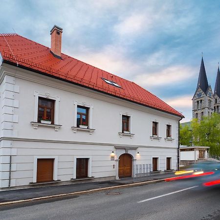 Hostel Bearlog Kočevje Kültér fotó